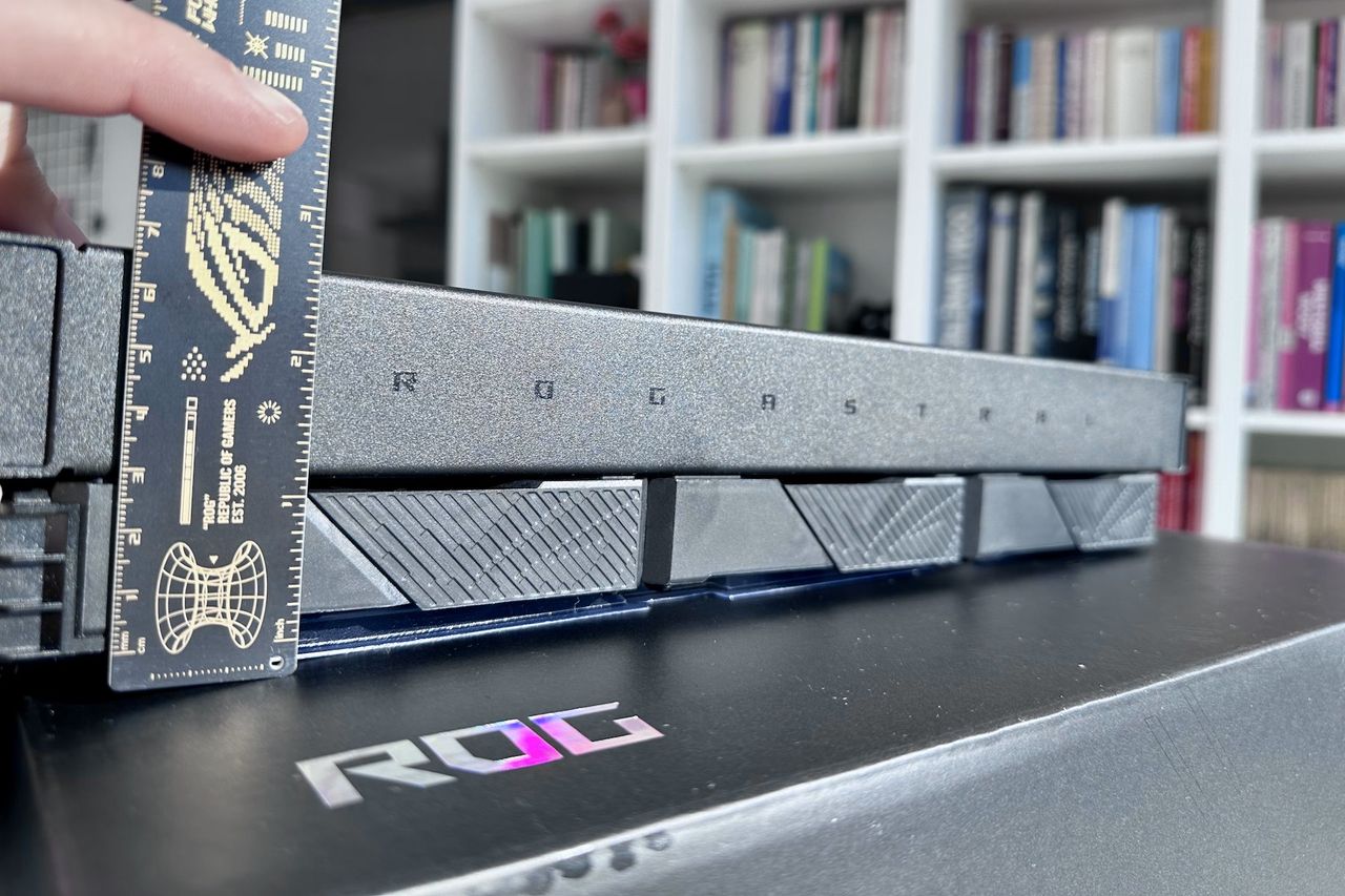 ASUS GeForce RTX 5090 ROG Astral LC - wentylatory radiatora