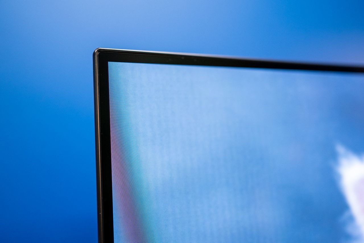 Panasonic TX-55LZ1000E - ramka górna i boczna