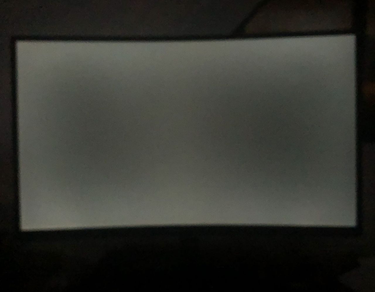 Cooler Master GM27-CF - backlight bleading od frontu