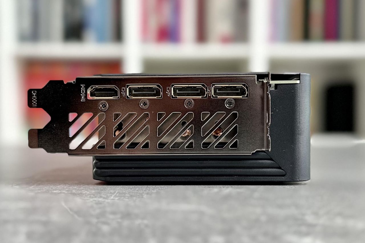Gigabyte GeForce RTX 4070 Ti Super Gaming OC - złącza