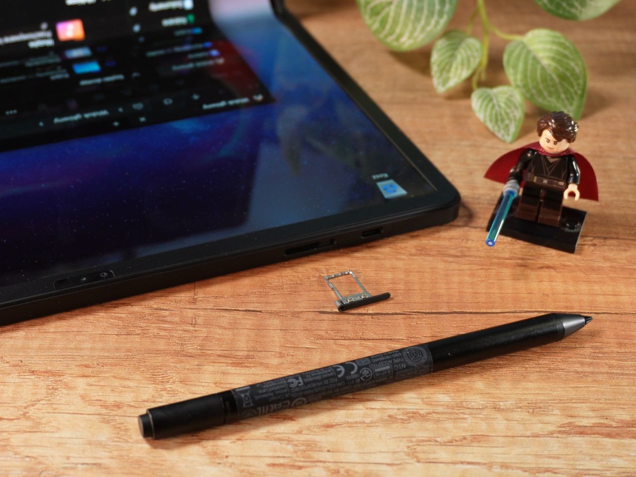 Lenovo ThinPad X1 Fold 16 jest wyposażony w modem LTE