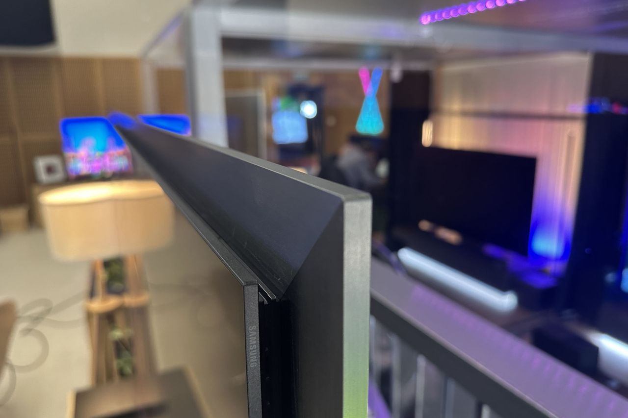 Samsung OLED S99H - narożnik góra