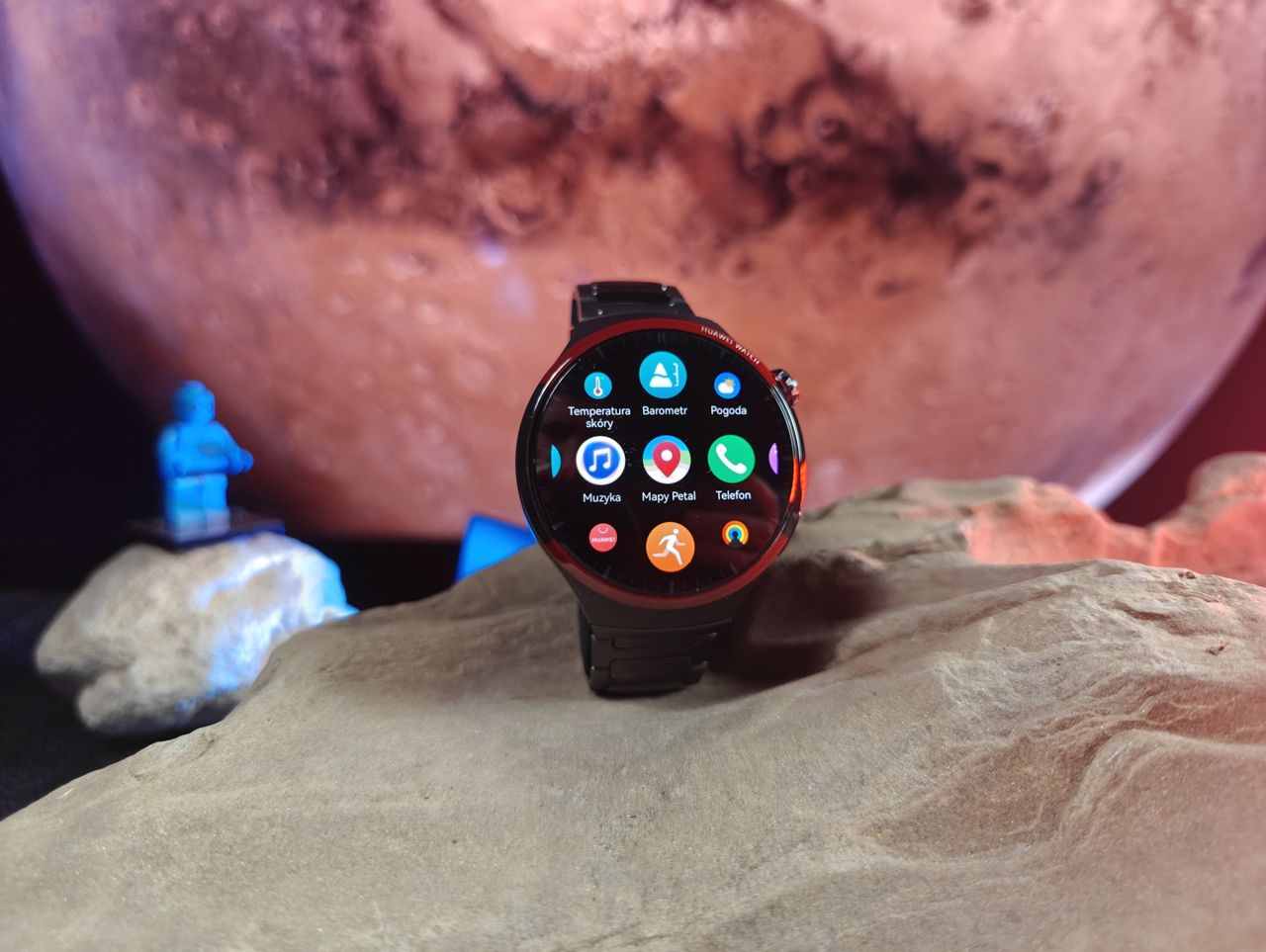Huawei Watch 4 Pro Space Edition pozwala oglądać mapy na ekranie zegarka