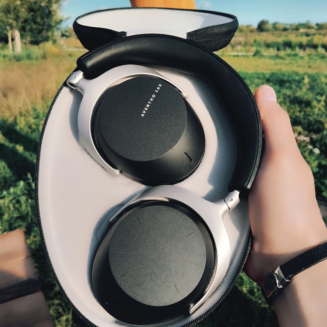 Beyerdynamic Aventho 300