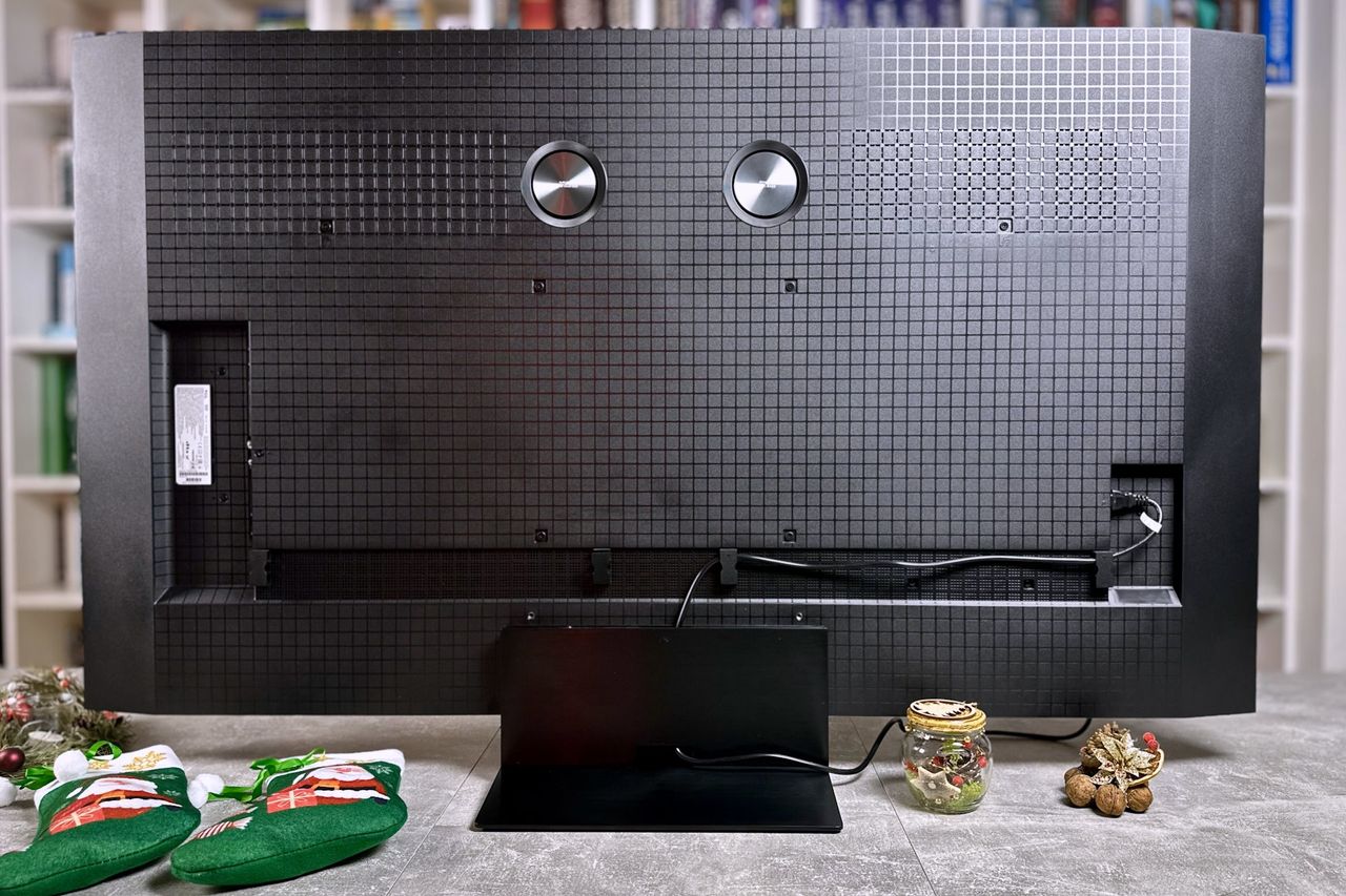 TCL 65C8K - plecy