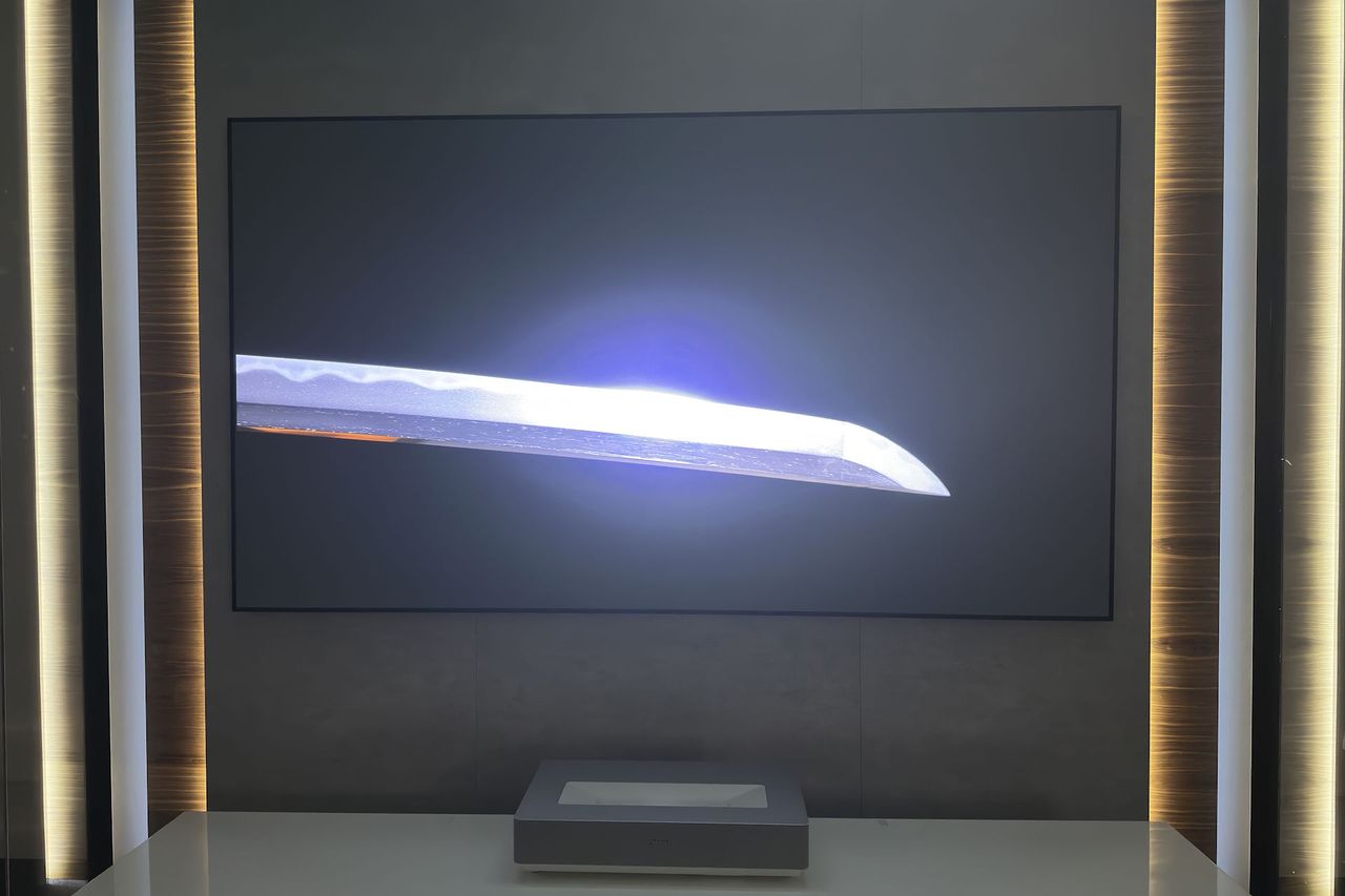 Hisense Laser TV 4K 100L5H - Kontrast w filmach 1