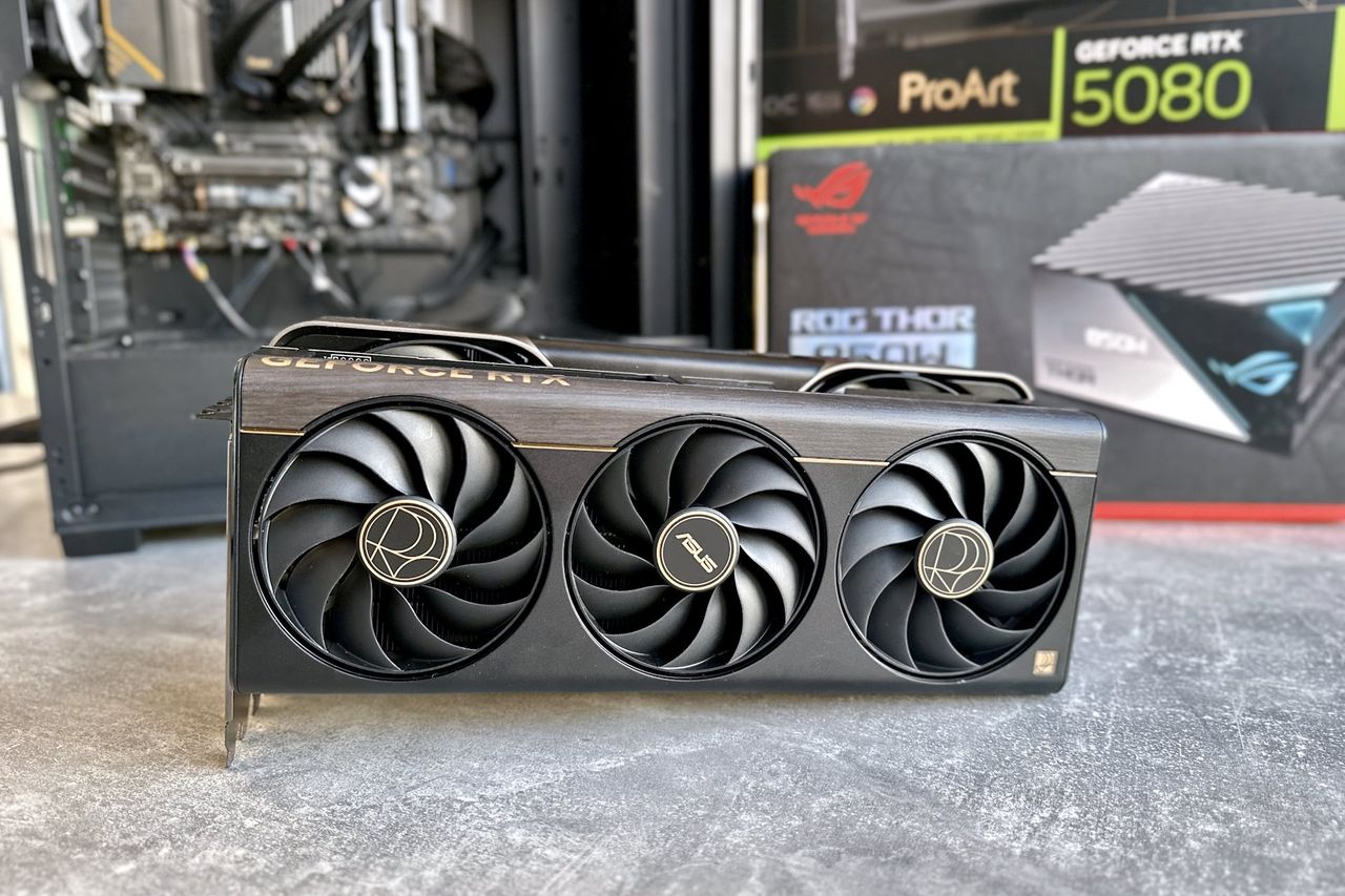 ASUS GeForce RTX 5080 ProArt OC Edition vs Founders Edition - z boku