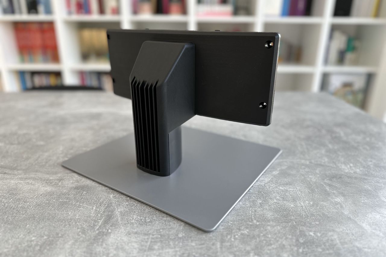 Samsung QLED 65Q77C - podstawka z tyłu