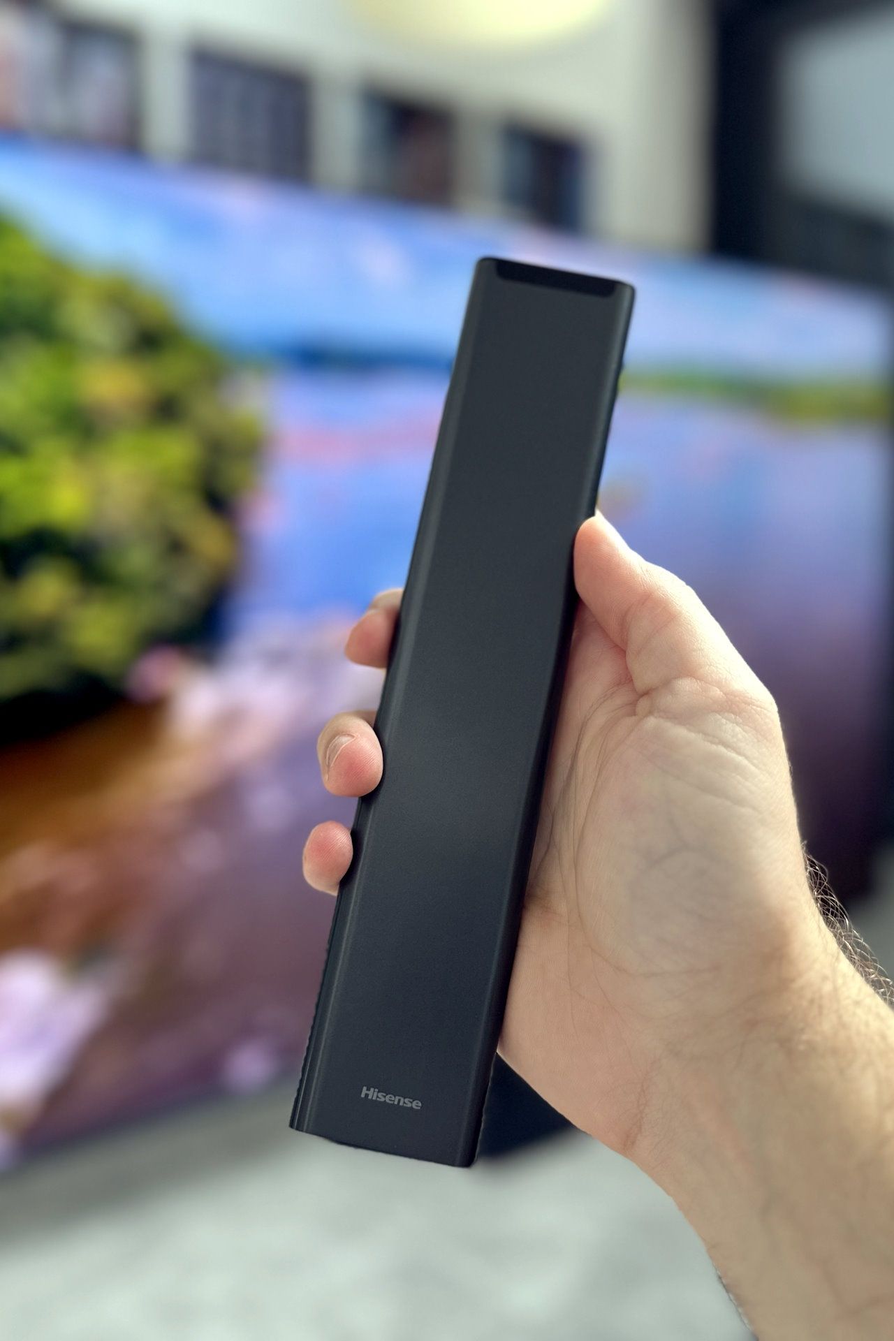 Hisense MiniLED U8Q - pilot tył