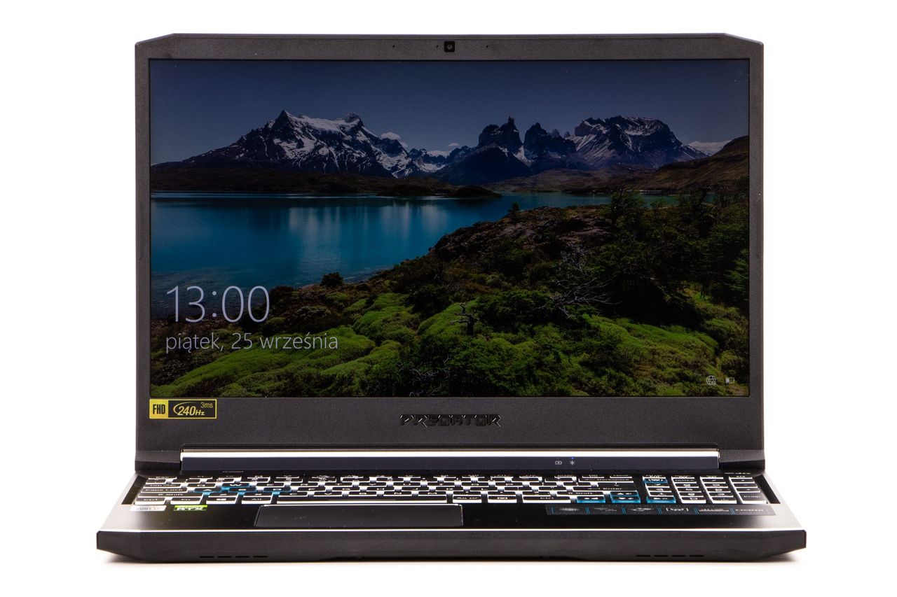 Acer Predator Helios 300 - widok od przodu