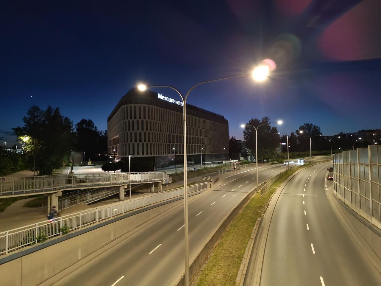 Zdjęcia nocne z aparatu głównego Honor 600