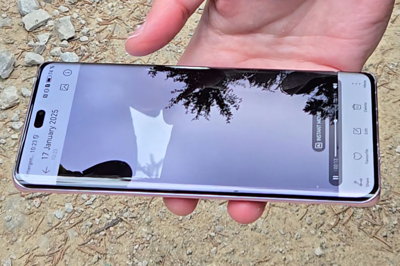 Honor Magic 7 Lite po przejechaniu quadem i upadku na szutrową drogę