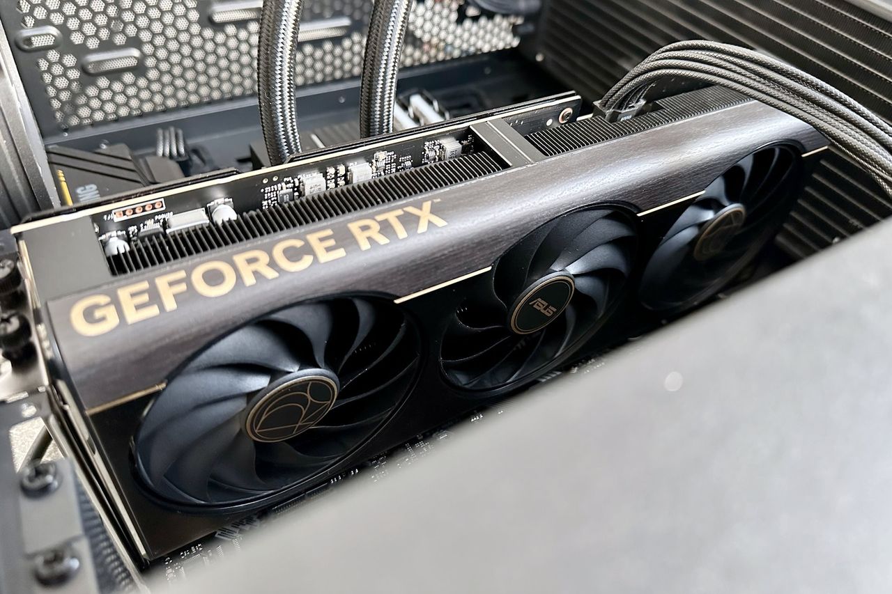 ASUS GeForce RTX 5080 ProArt OC Edition - drewienko