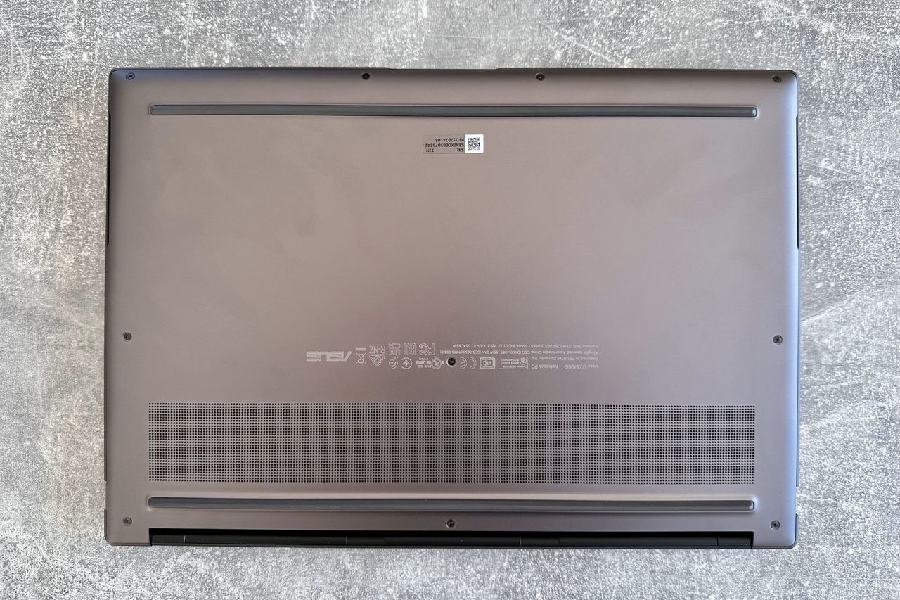 ASUS Zenbook S 14 UX5406S - spód