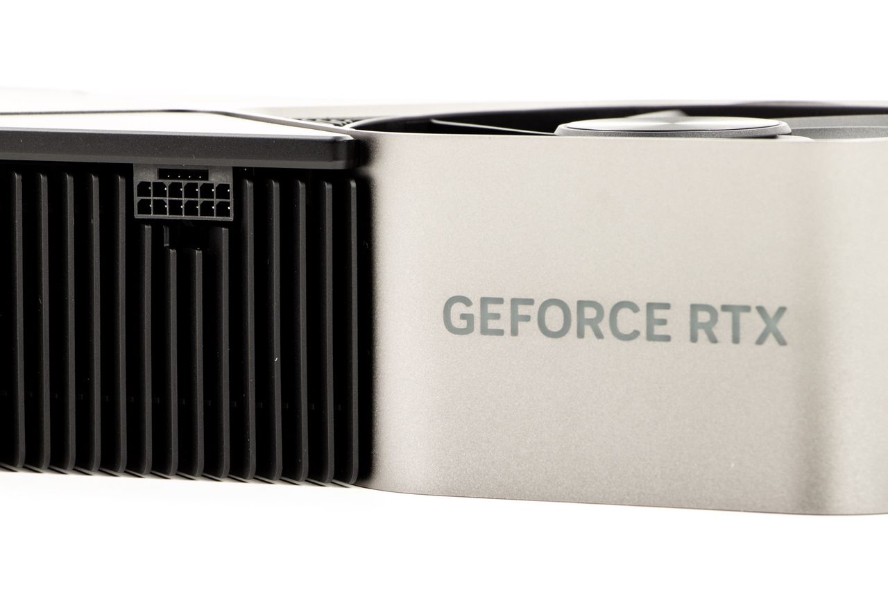 NVIDIA GeForce RTX 4090 Founders Edition - złacze zasilania