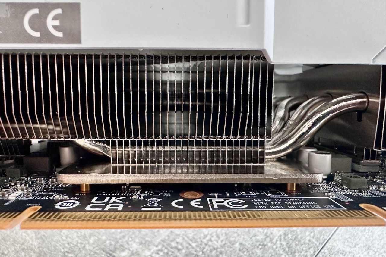 Sapphire Radeon RX 9070 XT - radiator