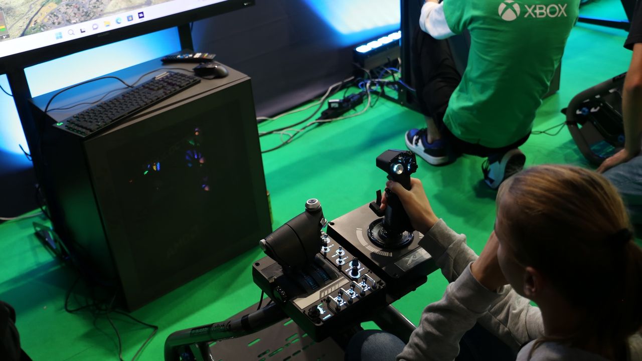 PGA 2023 - Microsoft Flight Simulator i kontroler Logitech