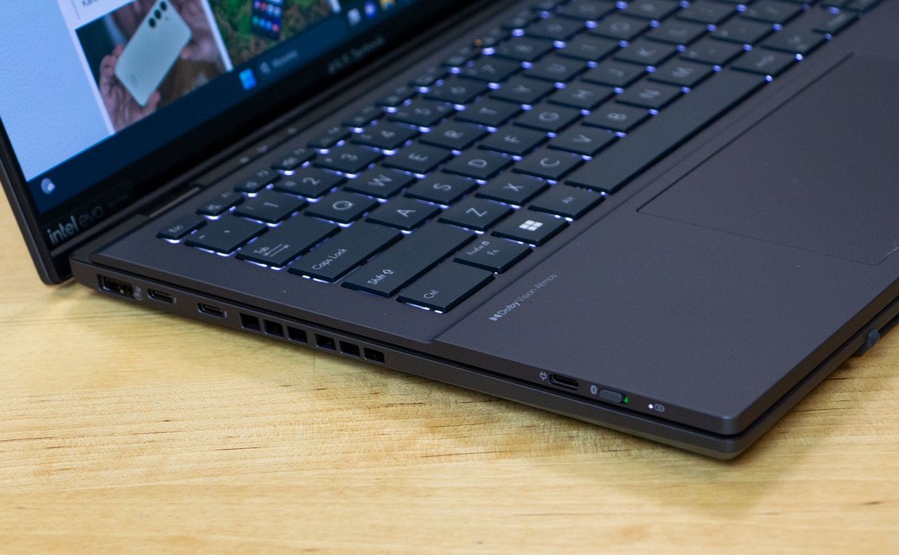 ASUS Zenbook 14 Duo OLED UX8406 - złącza z lewej