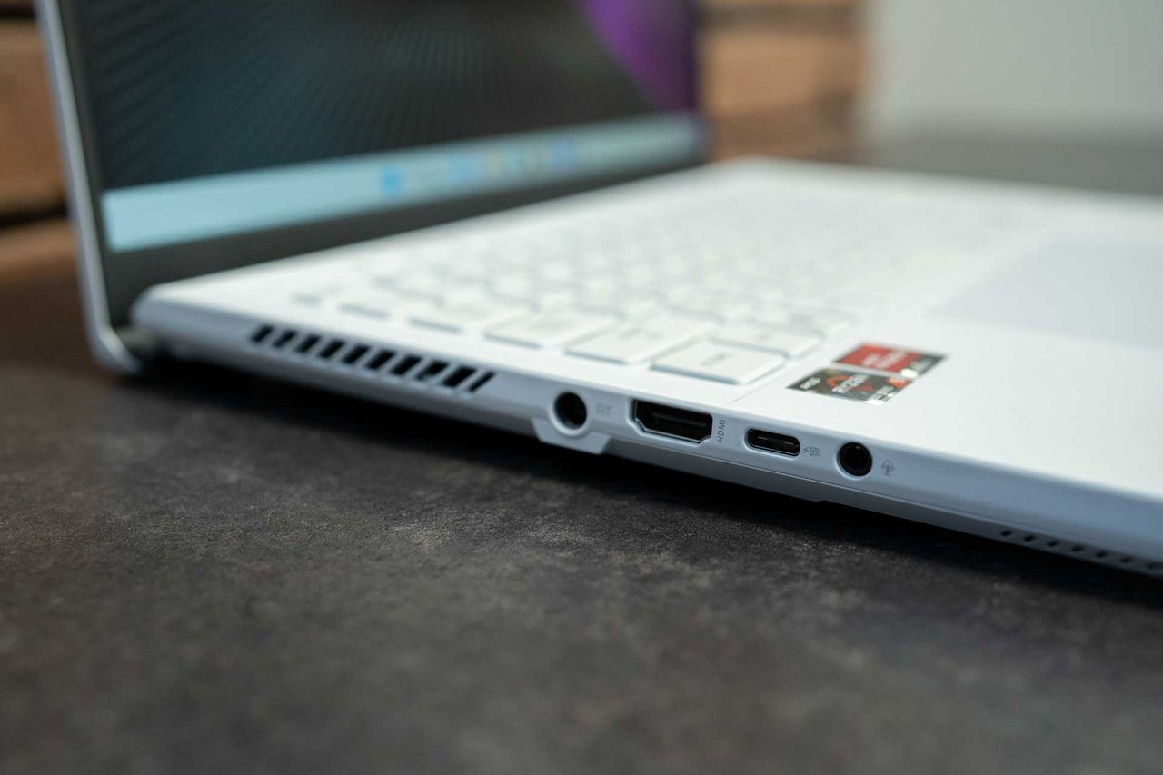 ASUS ROG Zephyrus G14 2022 - złącza po lewej