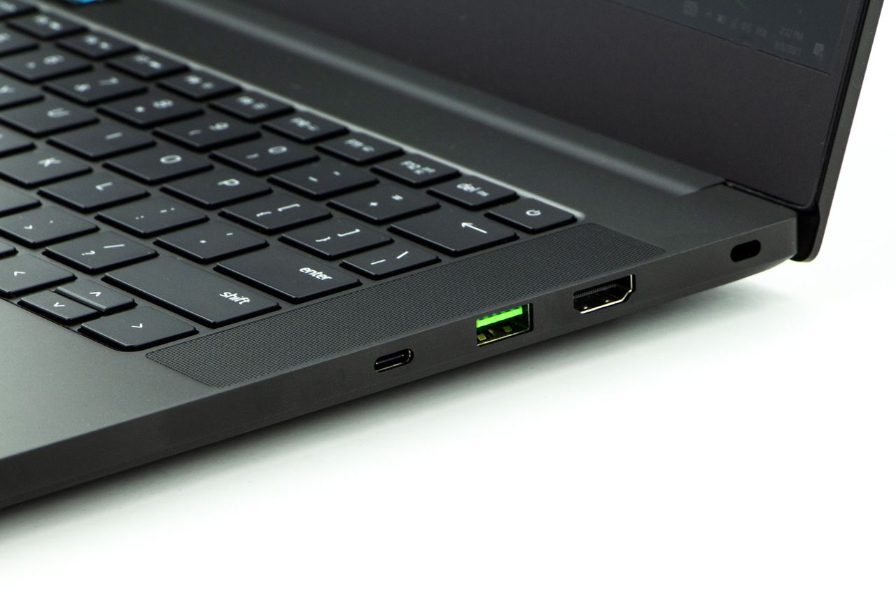 Razer Blade 14 - porty po prawej