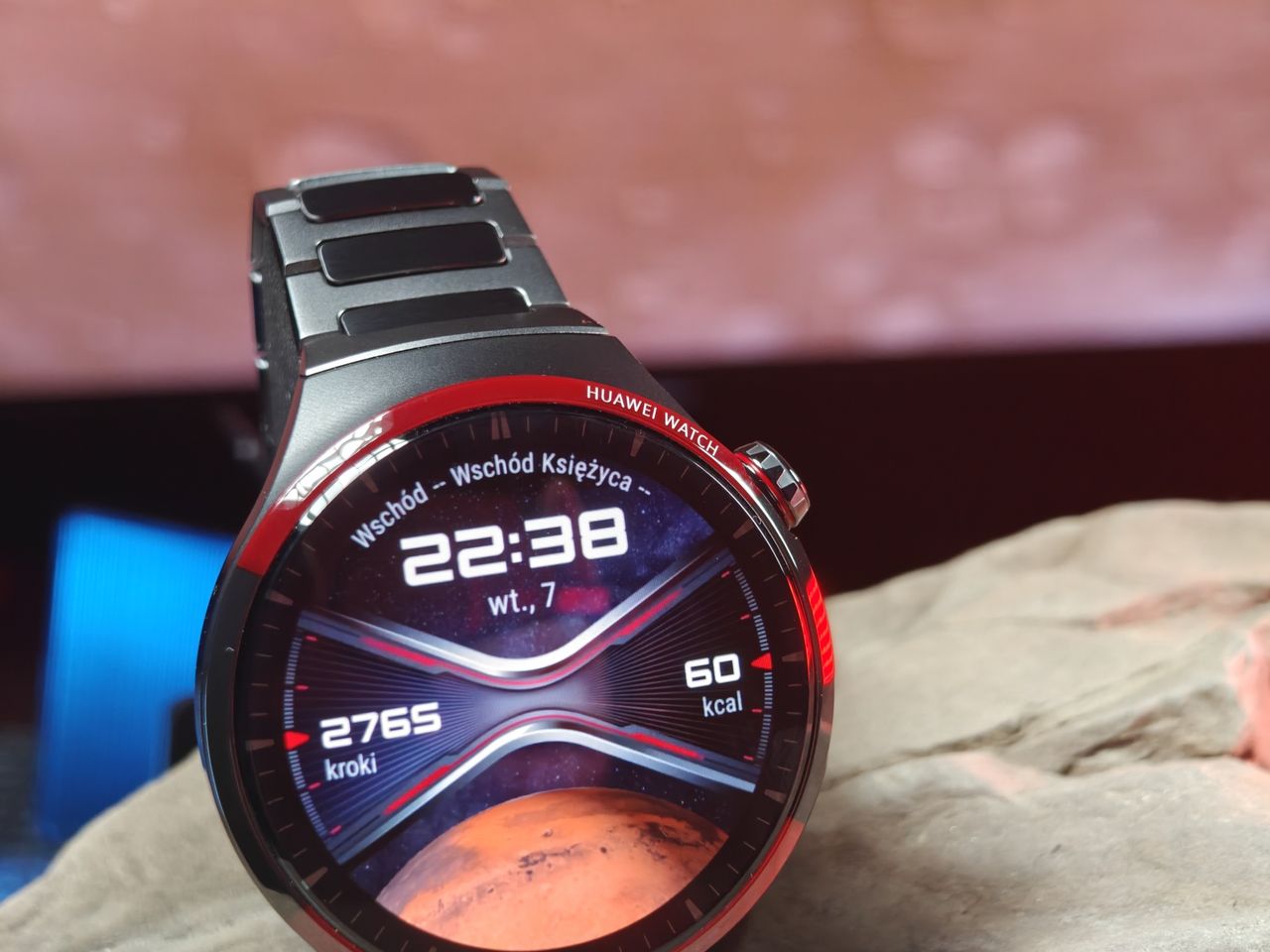 Huawei Watch 4 Pro Space Edition - czerwone obramowanie ekranu