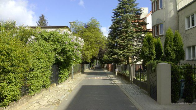 Po lewej zdjęcie standardowe, po prawej w trybie HDR
