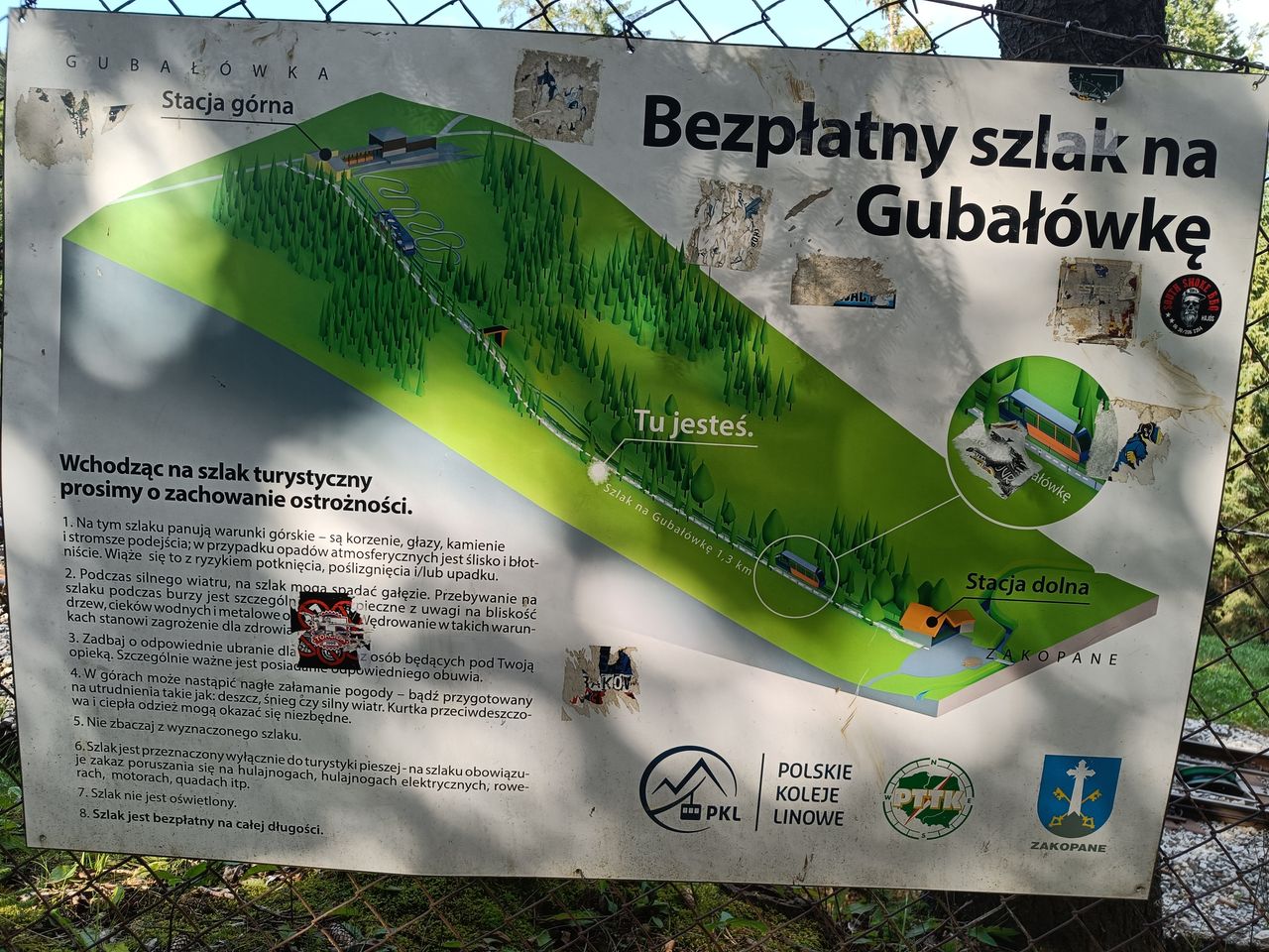 Tablica z mapą bezpłatnego szlaku