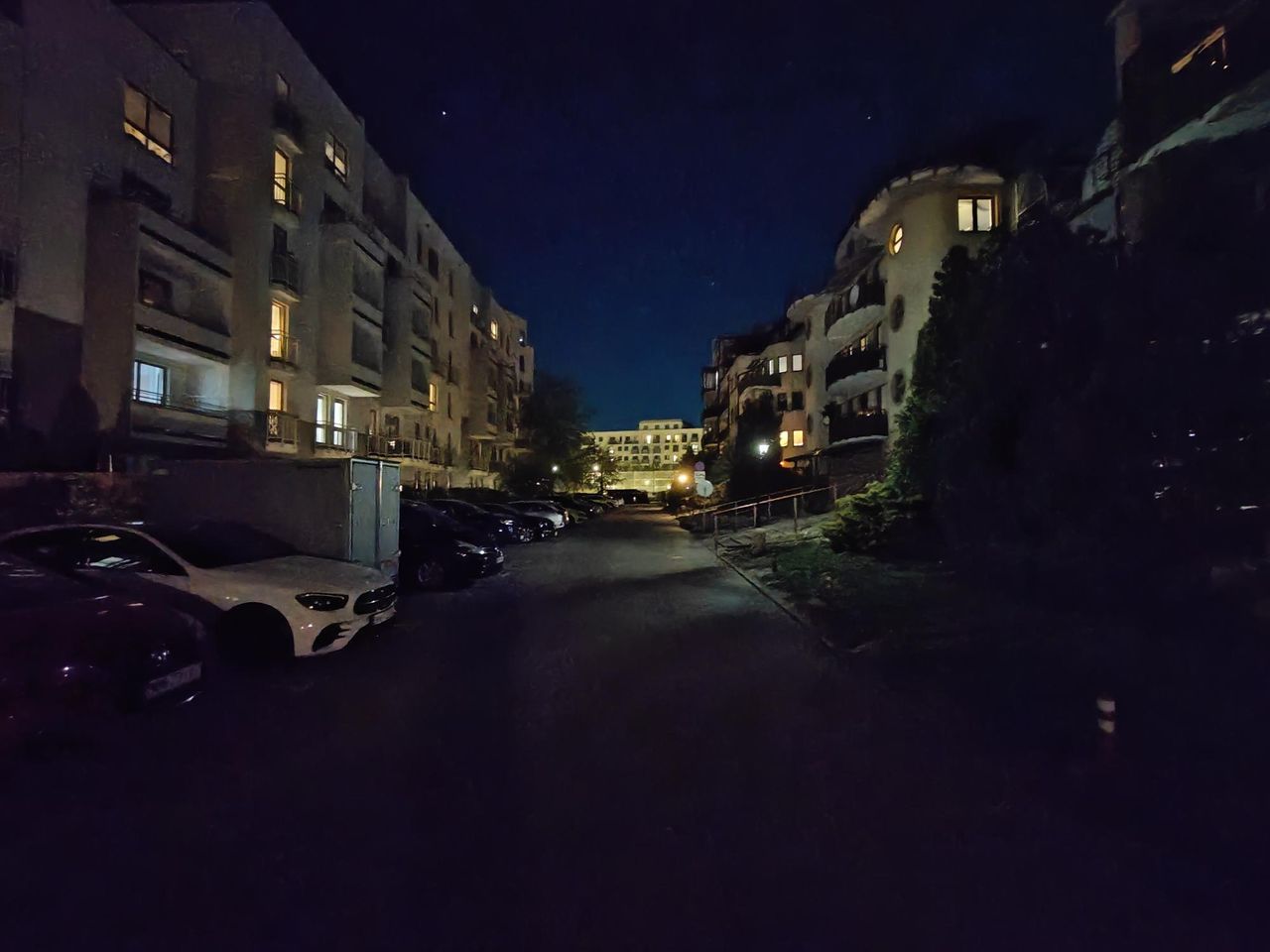 Zdjęcia nocne z aparatu ultraszerokokątnego Honor 600