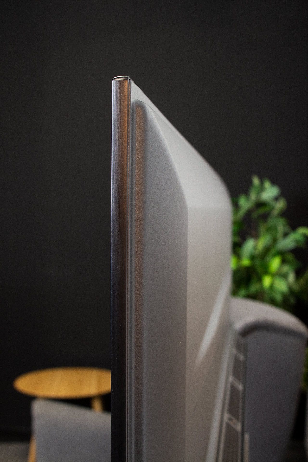Hisense E7 Pro (55E7KQ) - narożnik