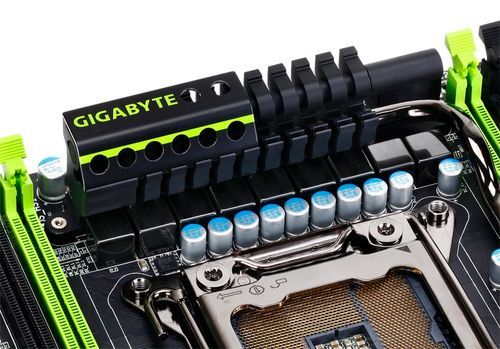 sekcja zasilania w płycie gł&oacute;wnej Gigabyte G1.Assassin 2
