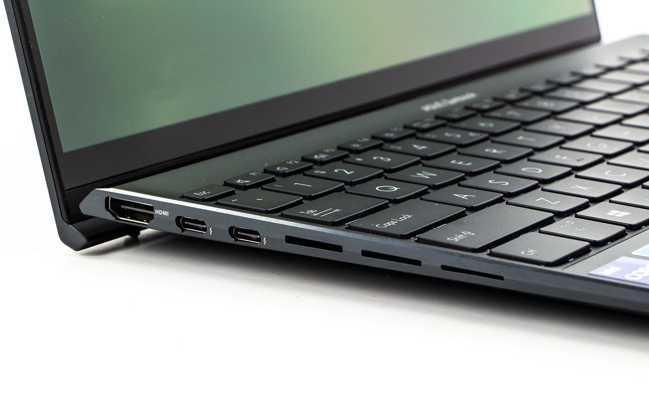 ASUS Zenbook 14X OLED - porty po lewej