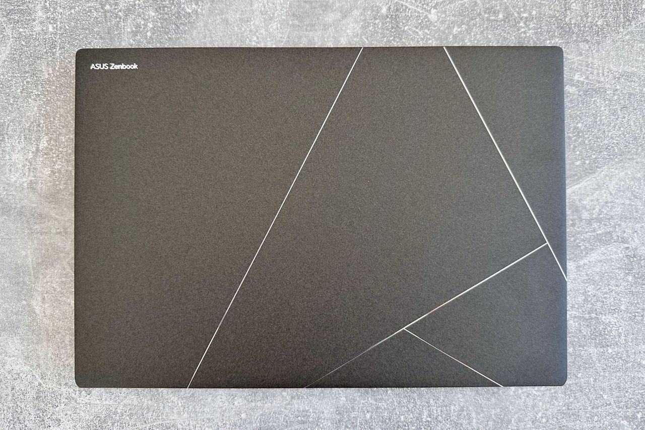ASUS Zenbook S 14 UX5406S - pokrywa