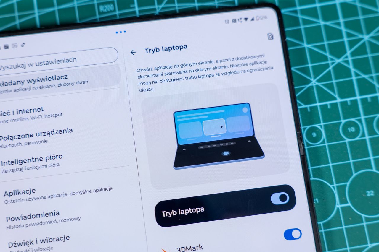 Ustawienia charakterystyczne dla składanych smartfonów