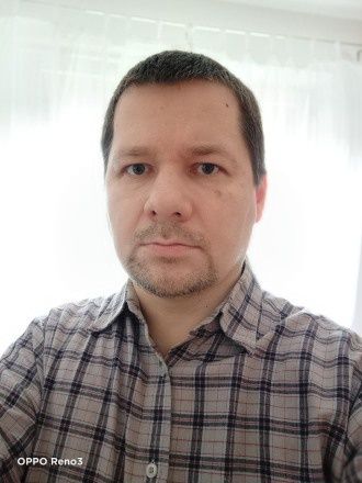 Oppo Reno 3 - selfie twarz w cieniu