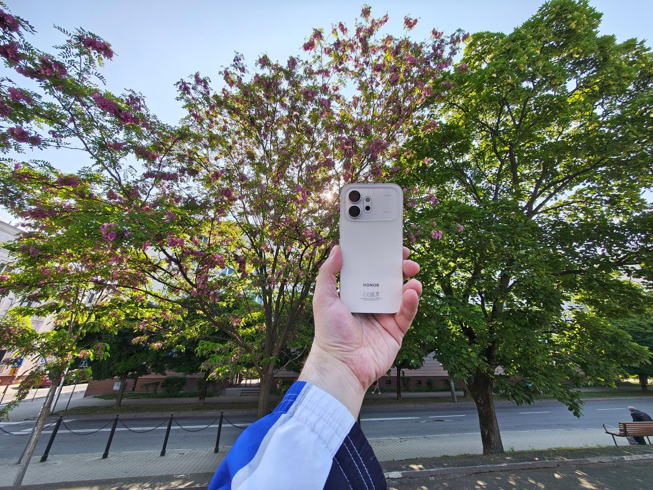 Motorola razr fold- zdjęcia z aparatu ultraszerokokątnego