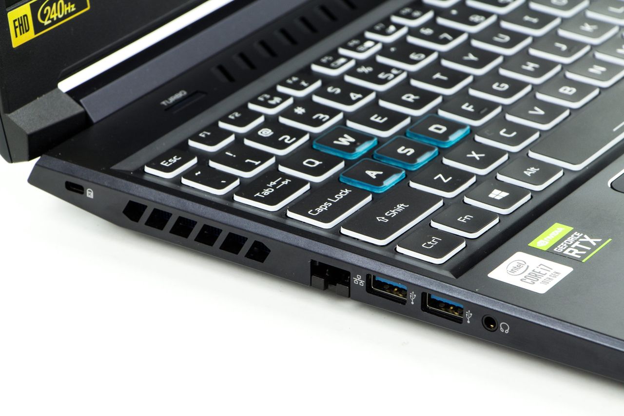 Acer Predator Helios 300 - porty po lewej