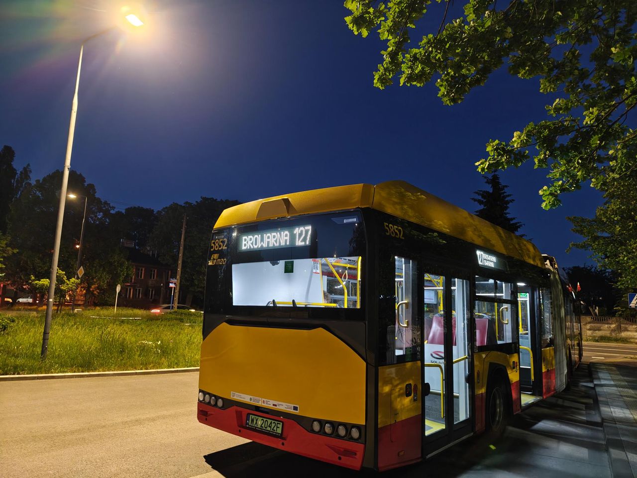 Przykładowe zdjęcie nocne z głównego aparatu