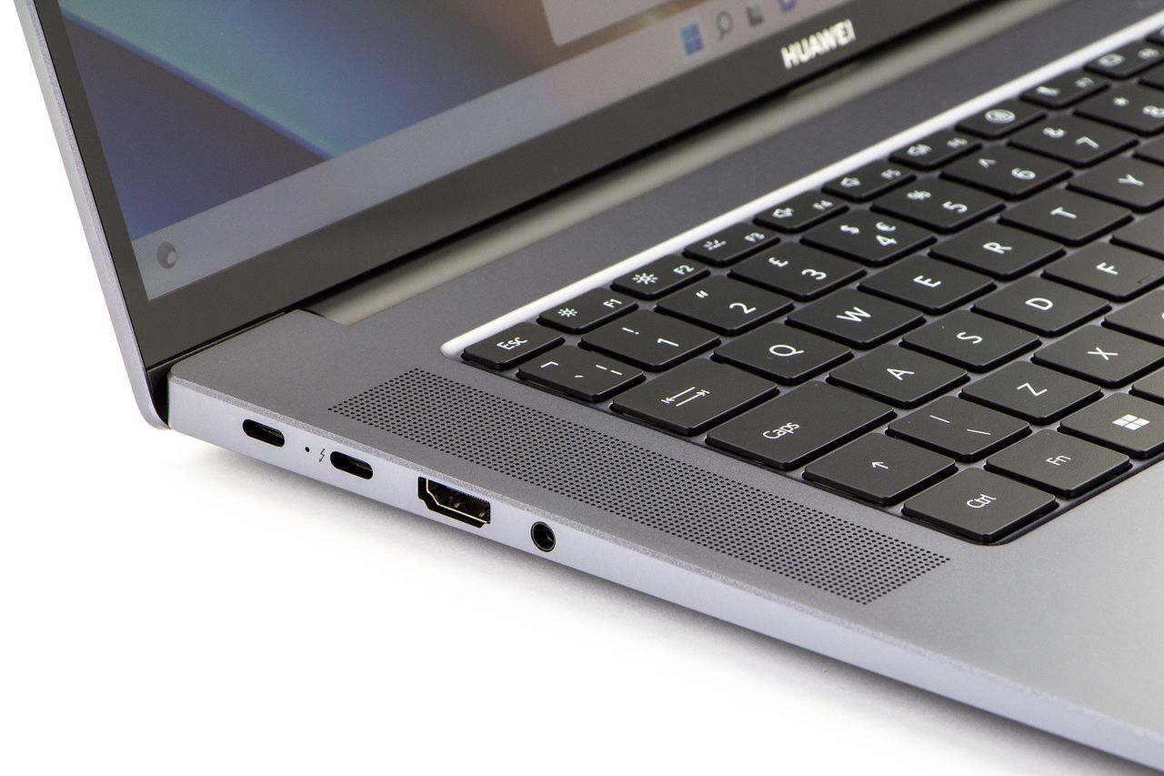 Huawei MateBook 16s - porty po lewej