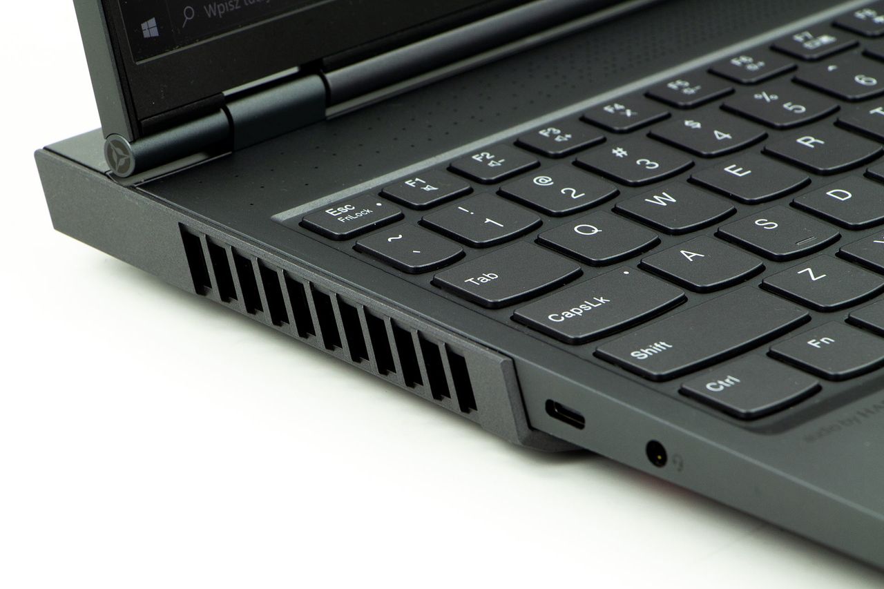 Lenovo Legion 7 z 2021 roku - porty po lewej