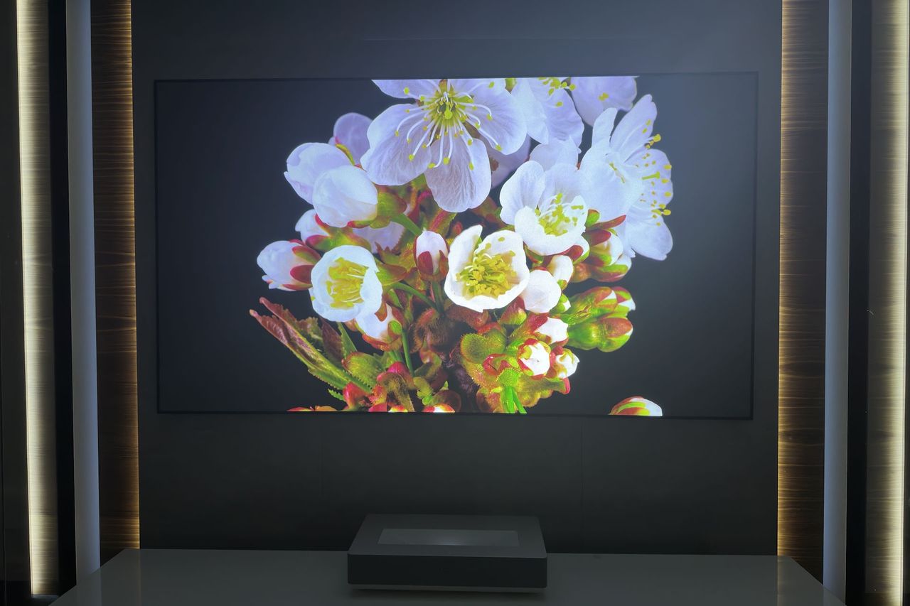 Hisense Laser TV 4K 100L5H - kontrast w filmach 2