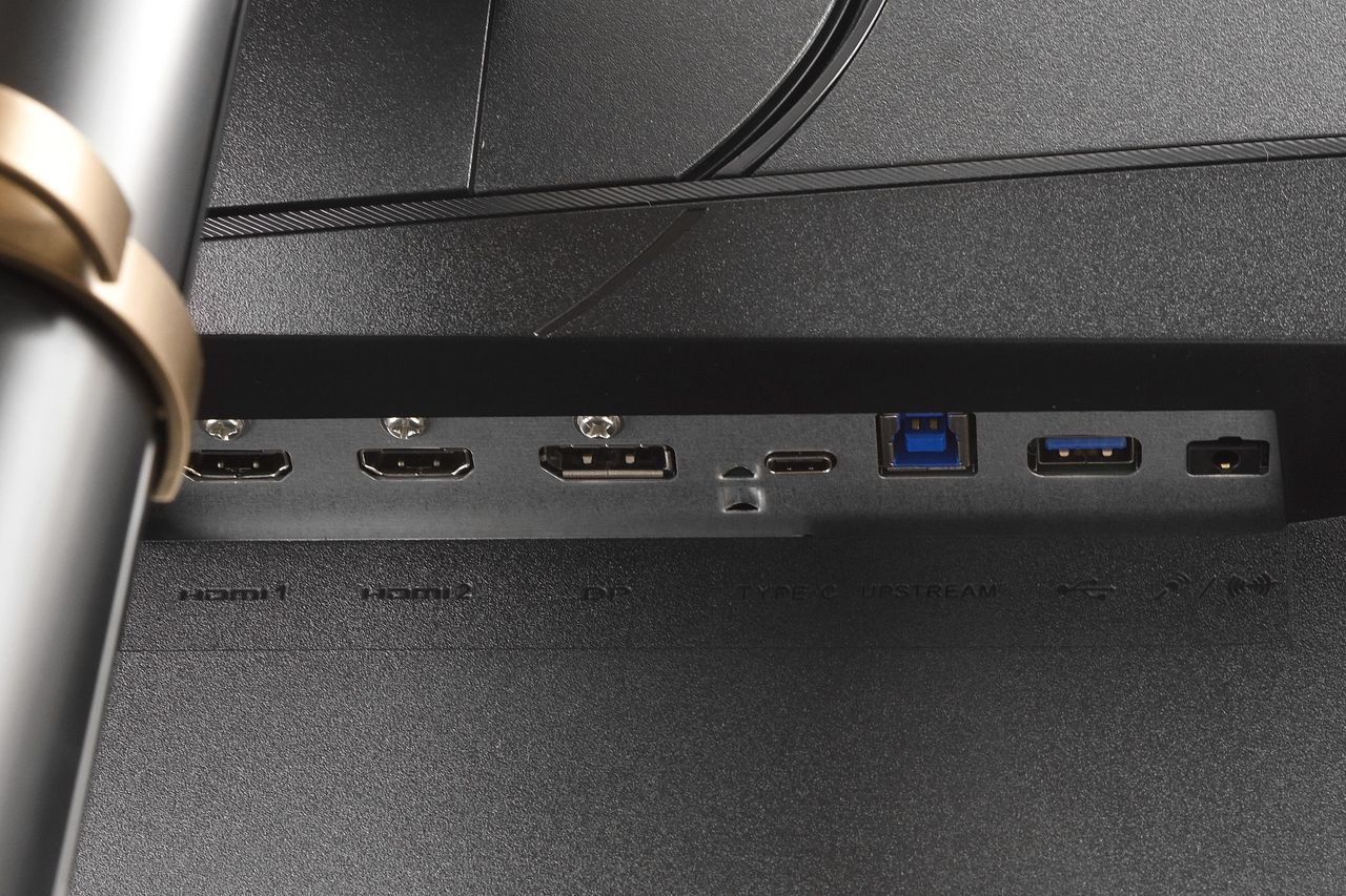 MSI Summit MS321UP - porty z tyłu
