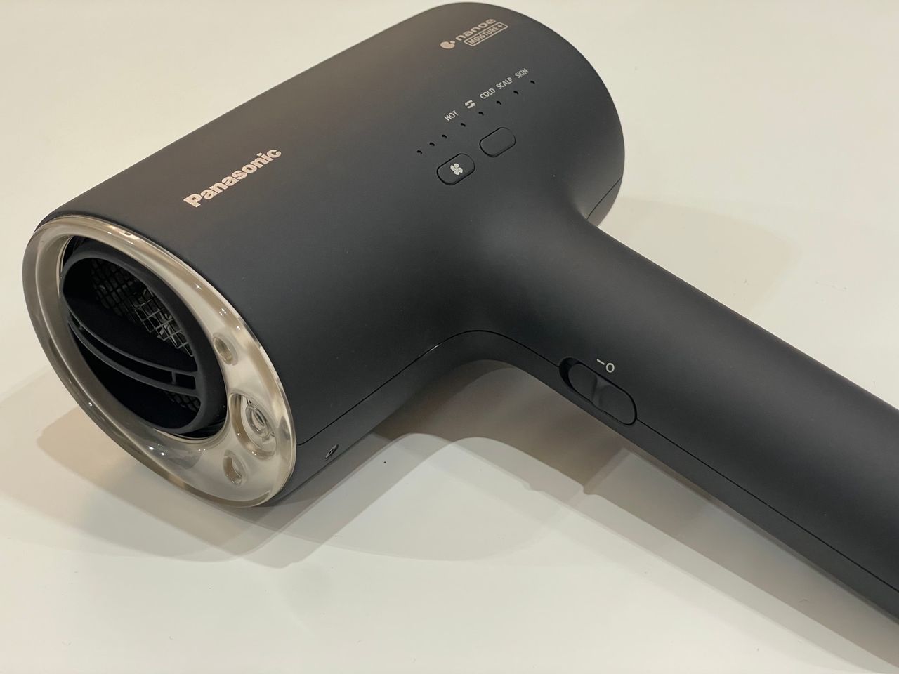 Panasonic EH-NA0J-N825 design z przodu