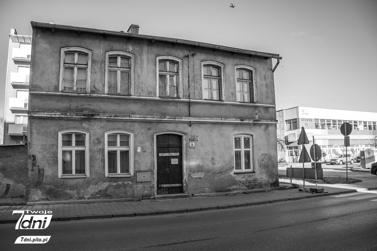 Wyburzanie kamienic przy ul. Ludowej w Pile.