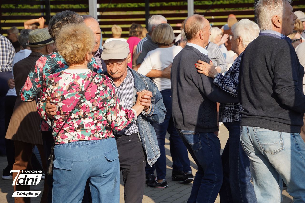 Seniorzy, Piła, Stadion Powiatowy w Pile, zabawa
