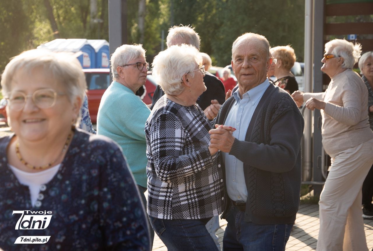 Seniorzy, Piła, Stadion Powiatowy w Pile, zabawa