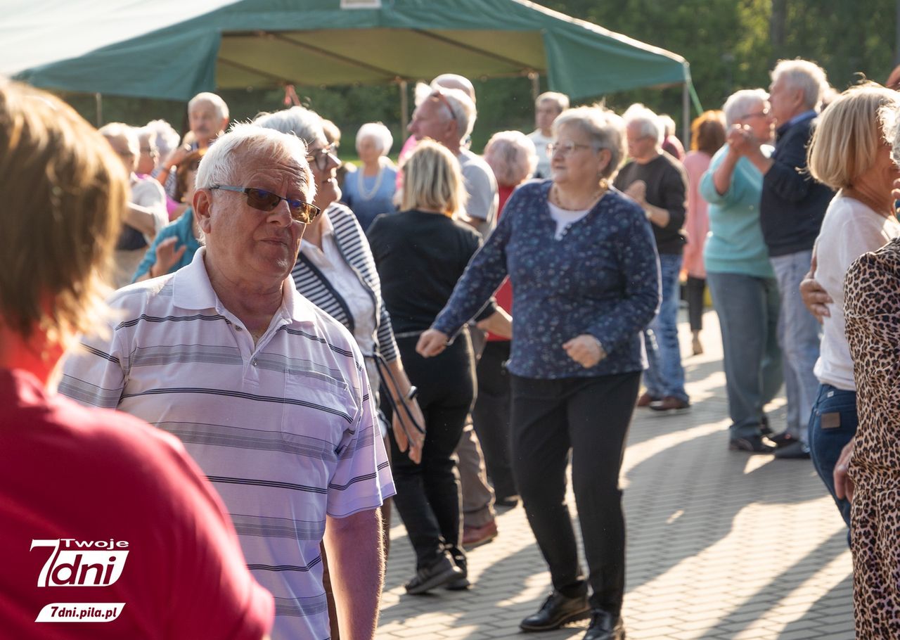 Seniorzy, Piła, Stadion Powiatowy w Pile, zabawa