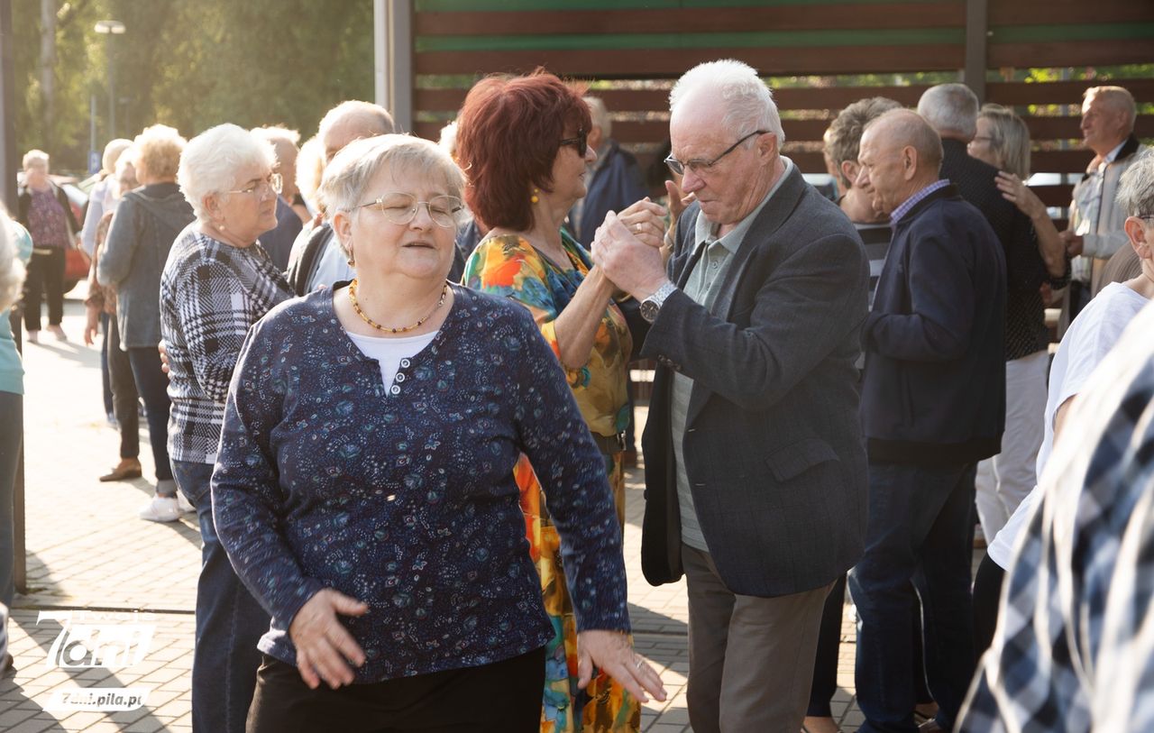 Seniorzy, Piła, Stadion Powiatowy w Pile, zabawa