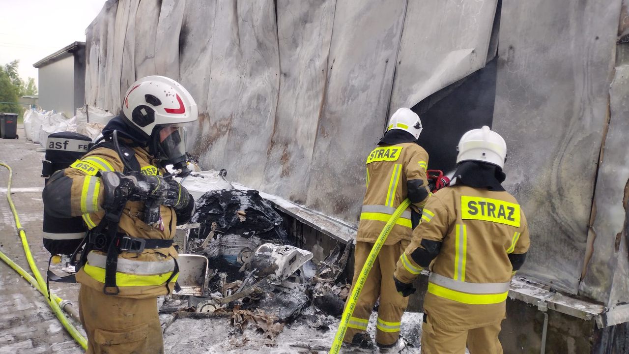 Pożar hali magazynowej