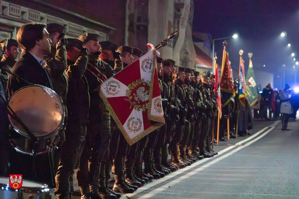 Obchody 11 Listopada w Ujściu.