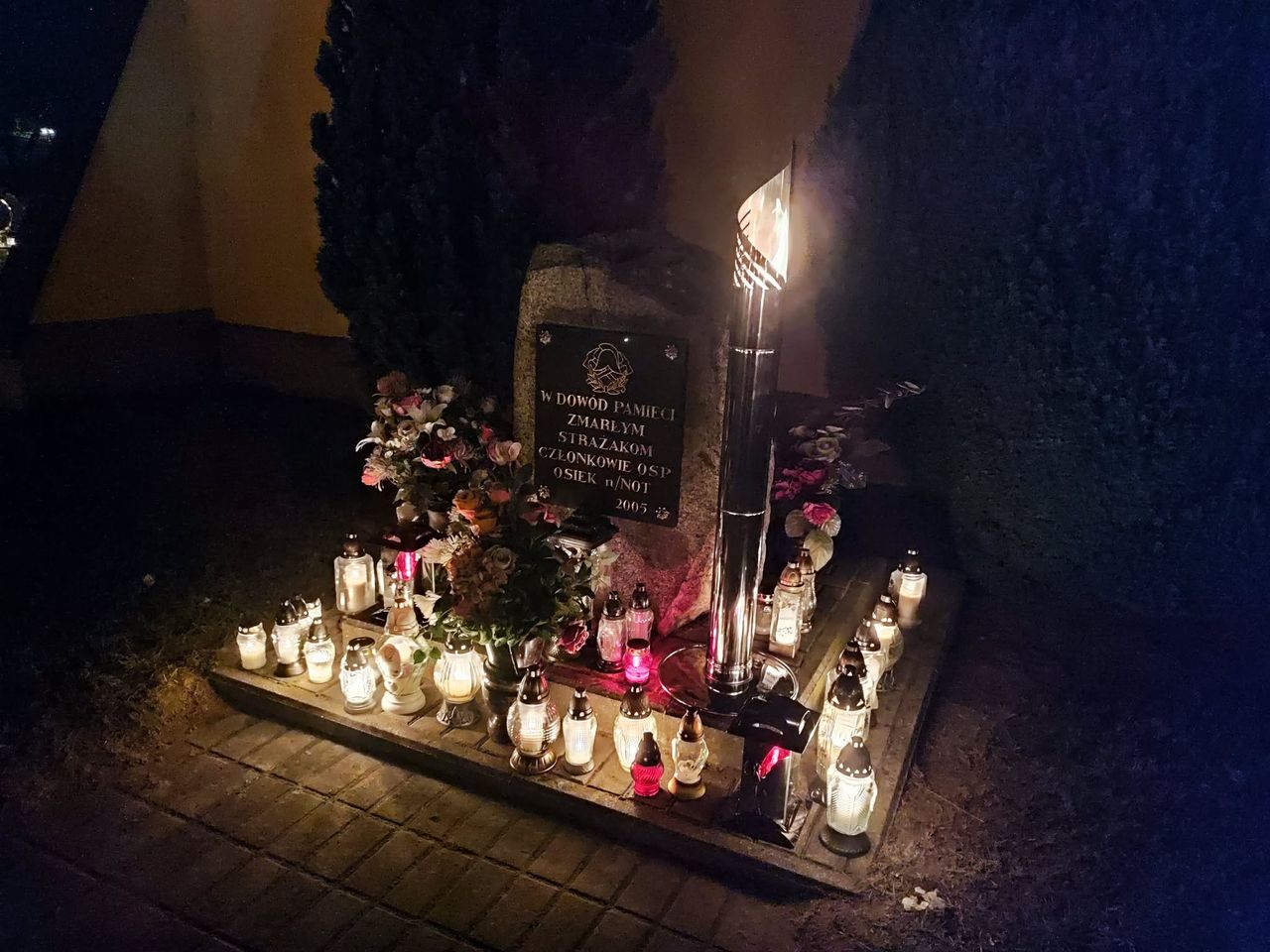 Cmentarz w Osieku nad Notecią, Wszystkich Świętych